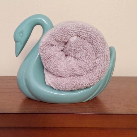 Other - Vintage ceramic swan towel holder